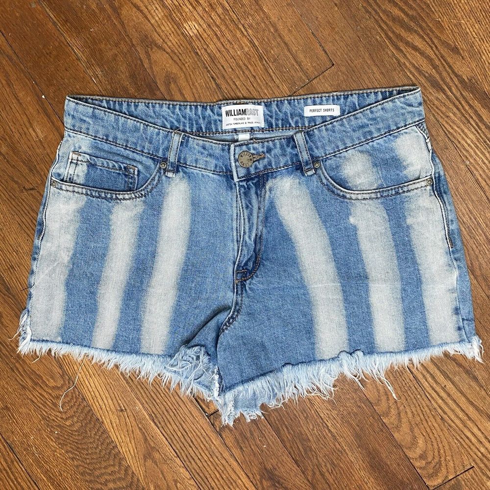 William Rast Women’s Jean Shorts Perfect Short Striped Bleach Denim Size 28